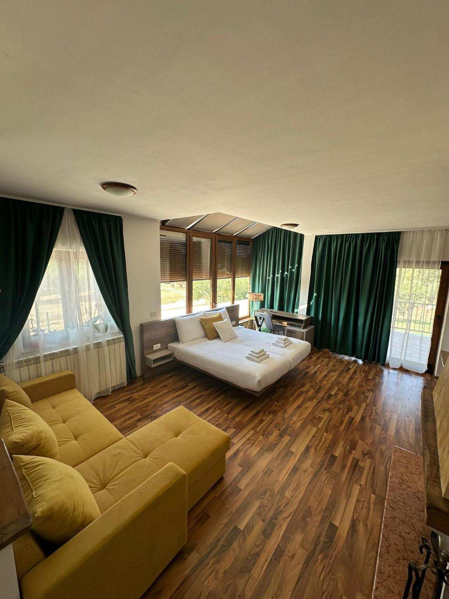 Hotel Natura Vilanija Exterior photo