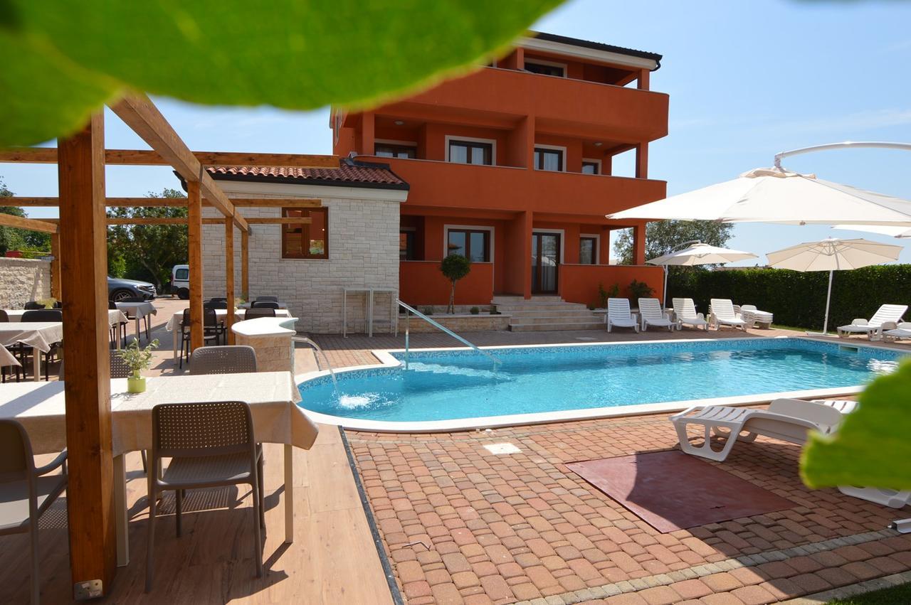 Hotel Natura Vilanija Exterior photo